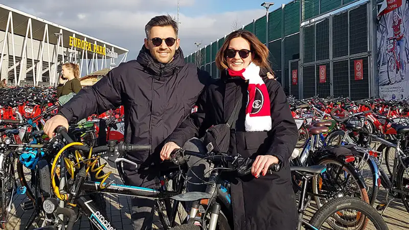 Fahrradfans Anja und Marius radeln zum SCF Fahrradfans Anja und Marius radeln zum SCF