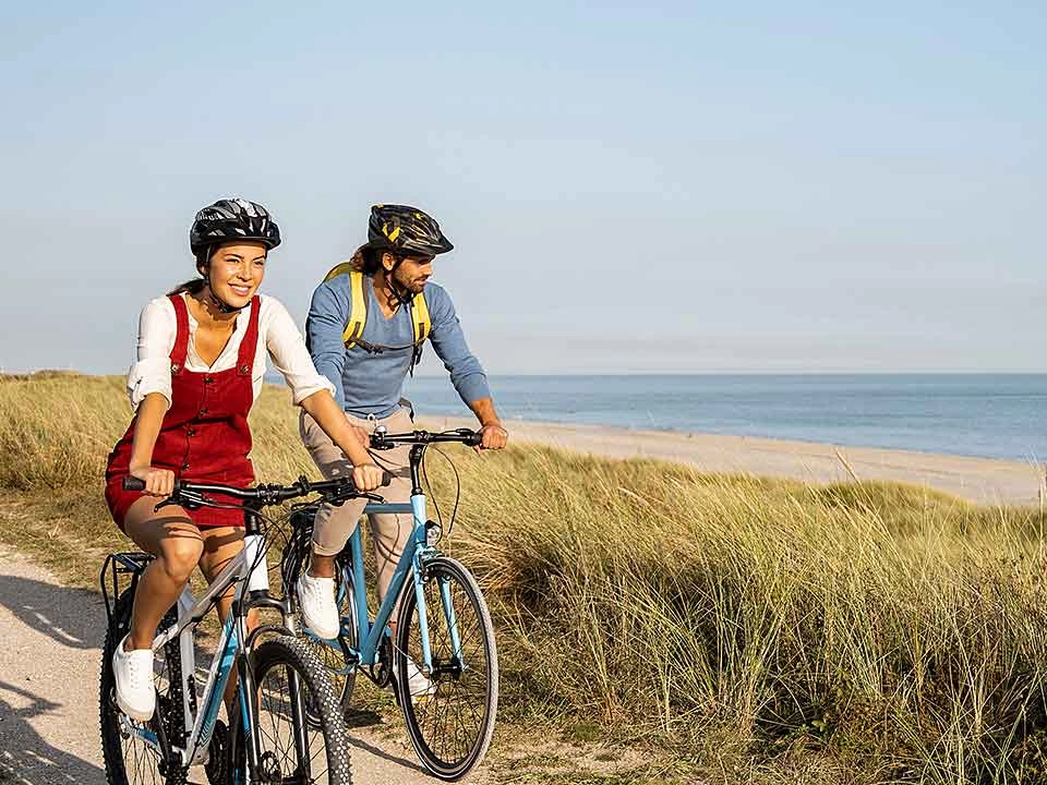 Freizeit-radeln auf dem Deich Freizeit-radeln auf dem Deich